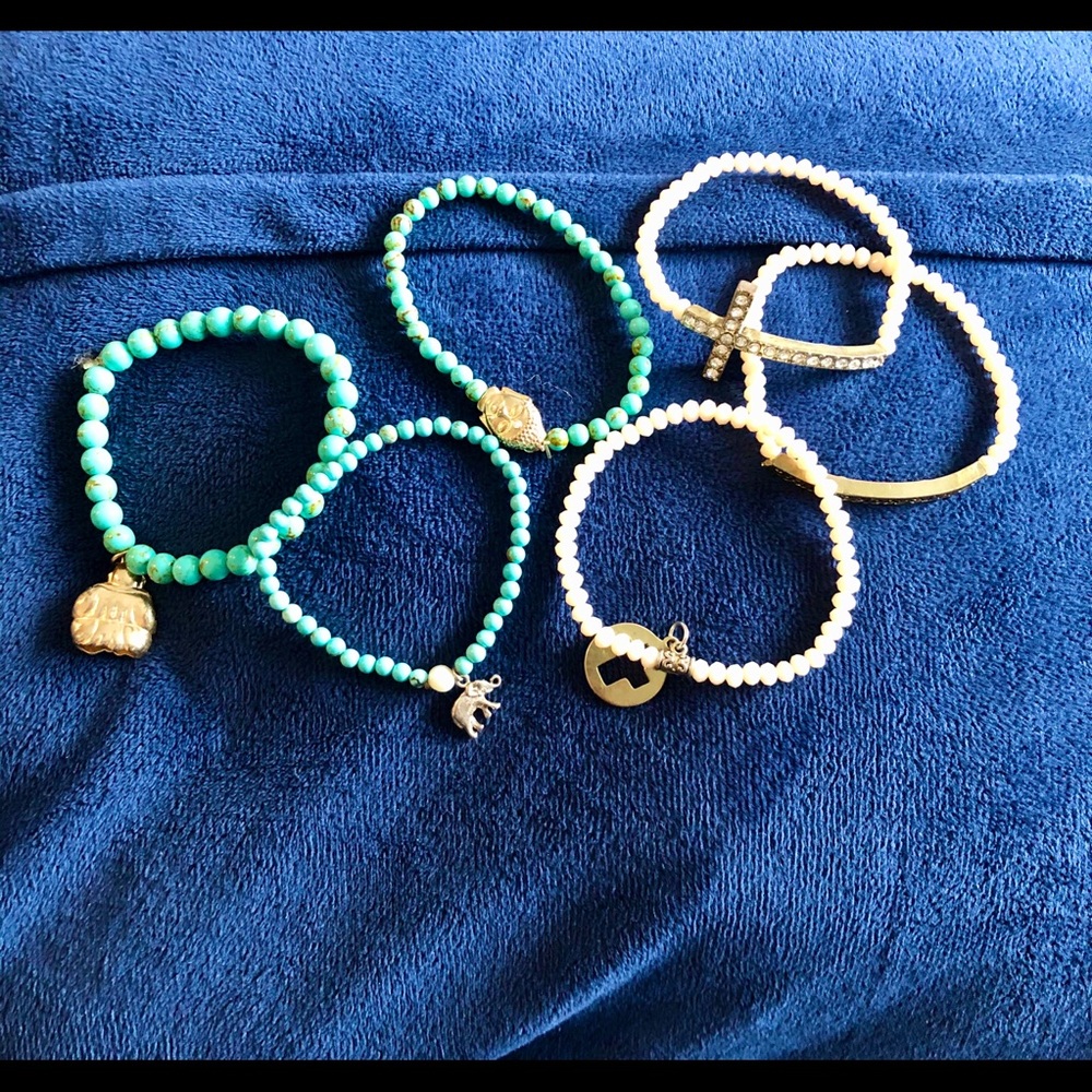 Too much jewelry.. help😂